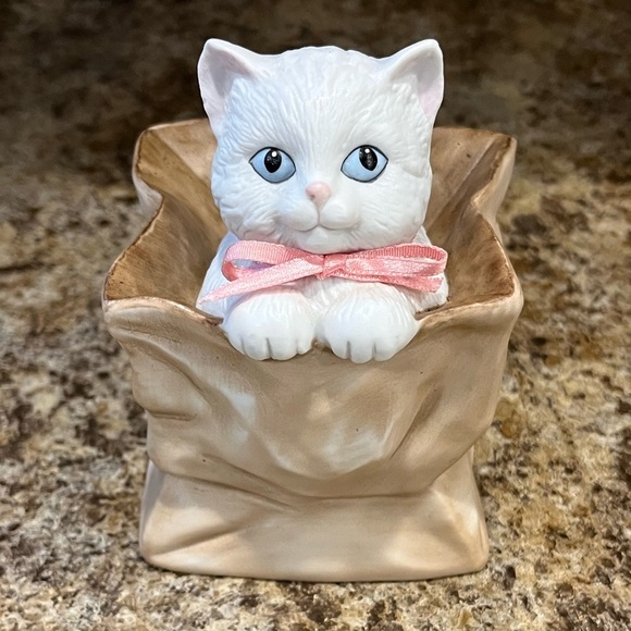 San Francisco Music Box Co. Ceramic Cat Figurine with Pink Bow Music Box - Picture 3 of 13